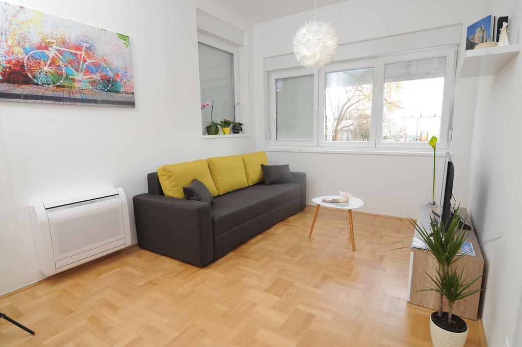 Apartament Amaros *